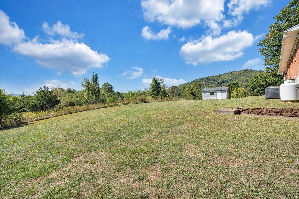 1142 Nemmo Road Vinton, VA 24179 - Photo 31 of 35 31-MIB00851