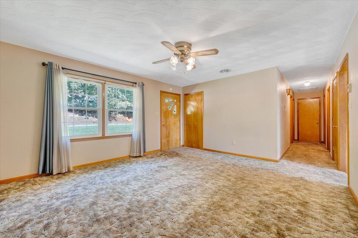 1142 Nemmo Road Vinton, VA 24179 - Photo 4 of 35 04-MIB00770