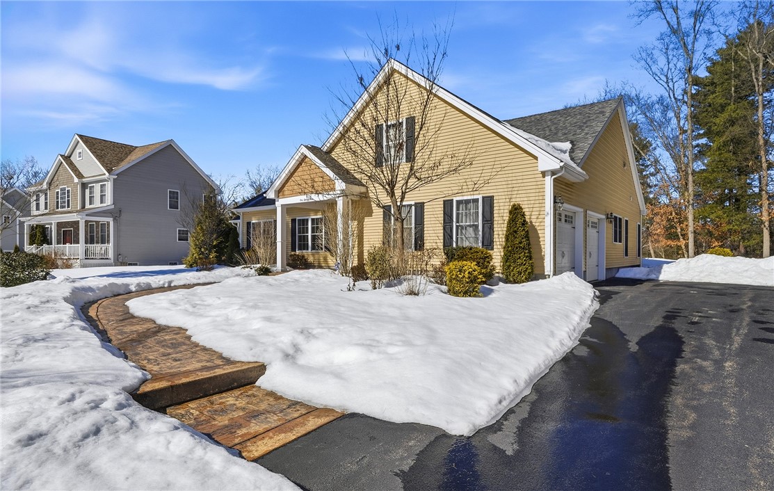163 Hanton Road North Smithfield, RI 02896 - Photo 2 of 33 Gallery Image 2
