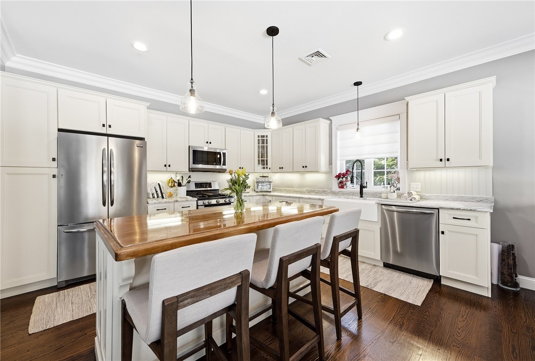163 Hanton Road North Smithfield, RI 02896 - Photo 4 of 33 Gallery Image 4