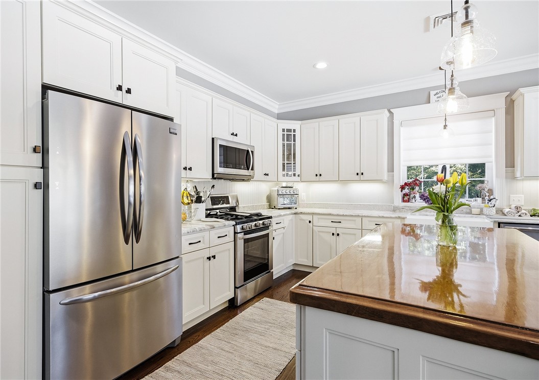 163 Hanton Road North Smithfield, RI 02896 - Photo 5 of 33 Gallery Image 5