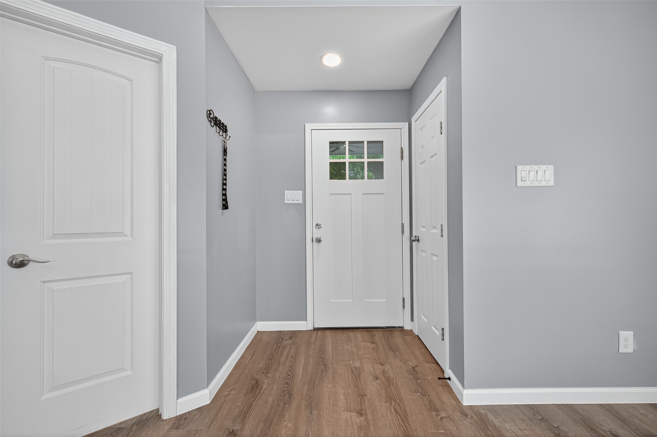 10106 Shadow Pine Drive Houston, TX 77070 - Photo 11 of 39 wooden floor in a hall with an empty room