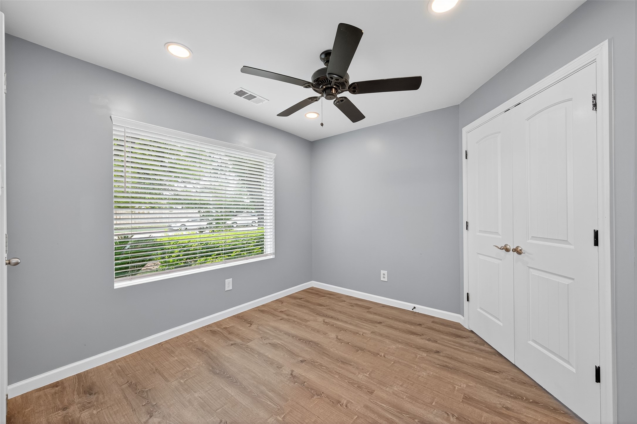10106 Shadow Pine Drive Houston, TX 77070 - Photo 23 of 39 a view of an empty room with a window
