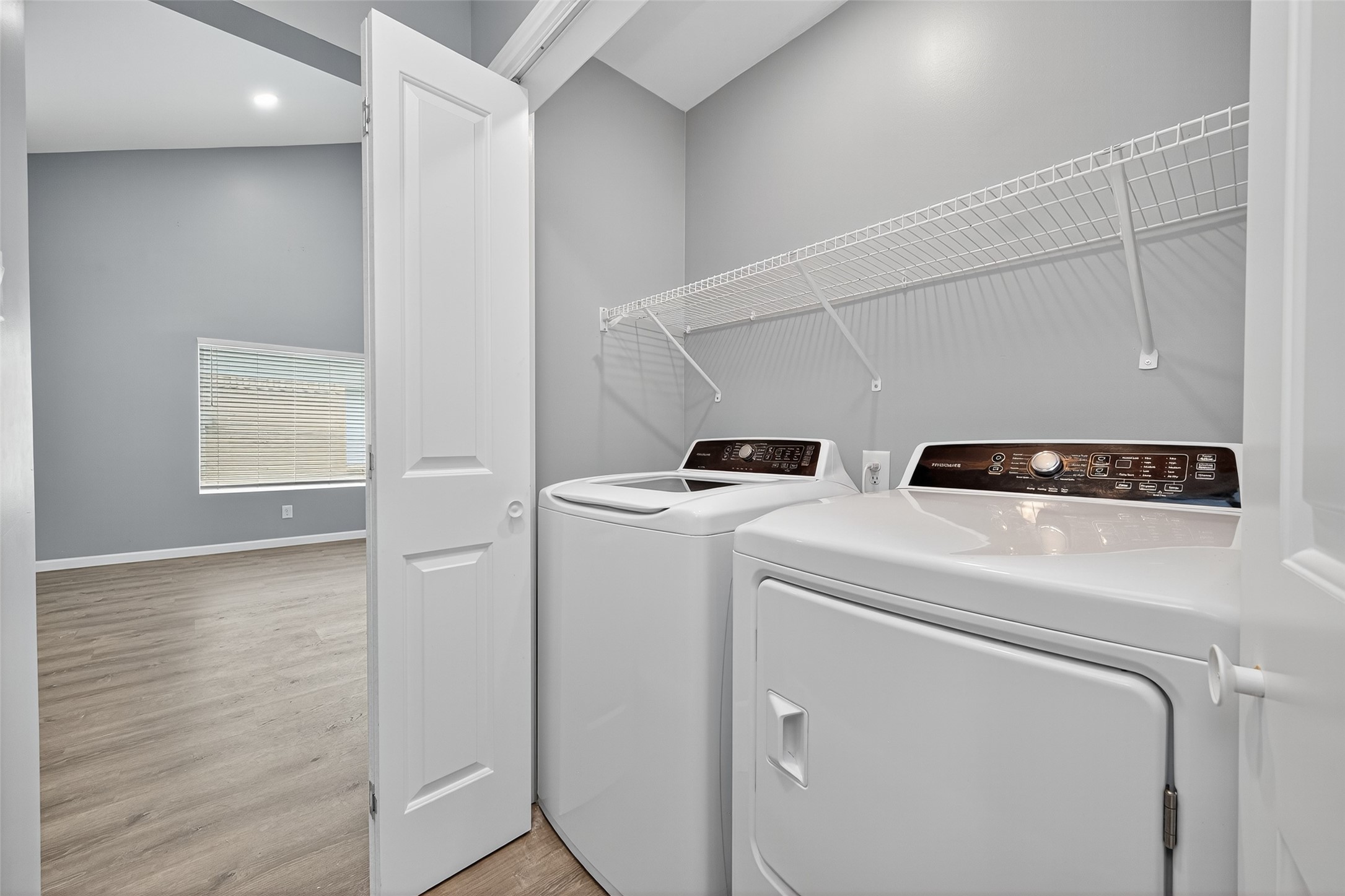 10106 Shadow Pine Drive Houston, TX 77070 - Photo 25 of 39 a utility room with dryer and washer