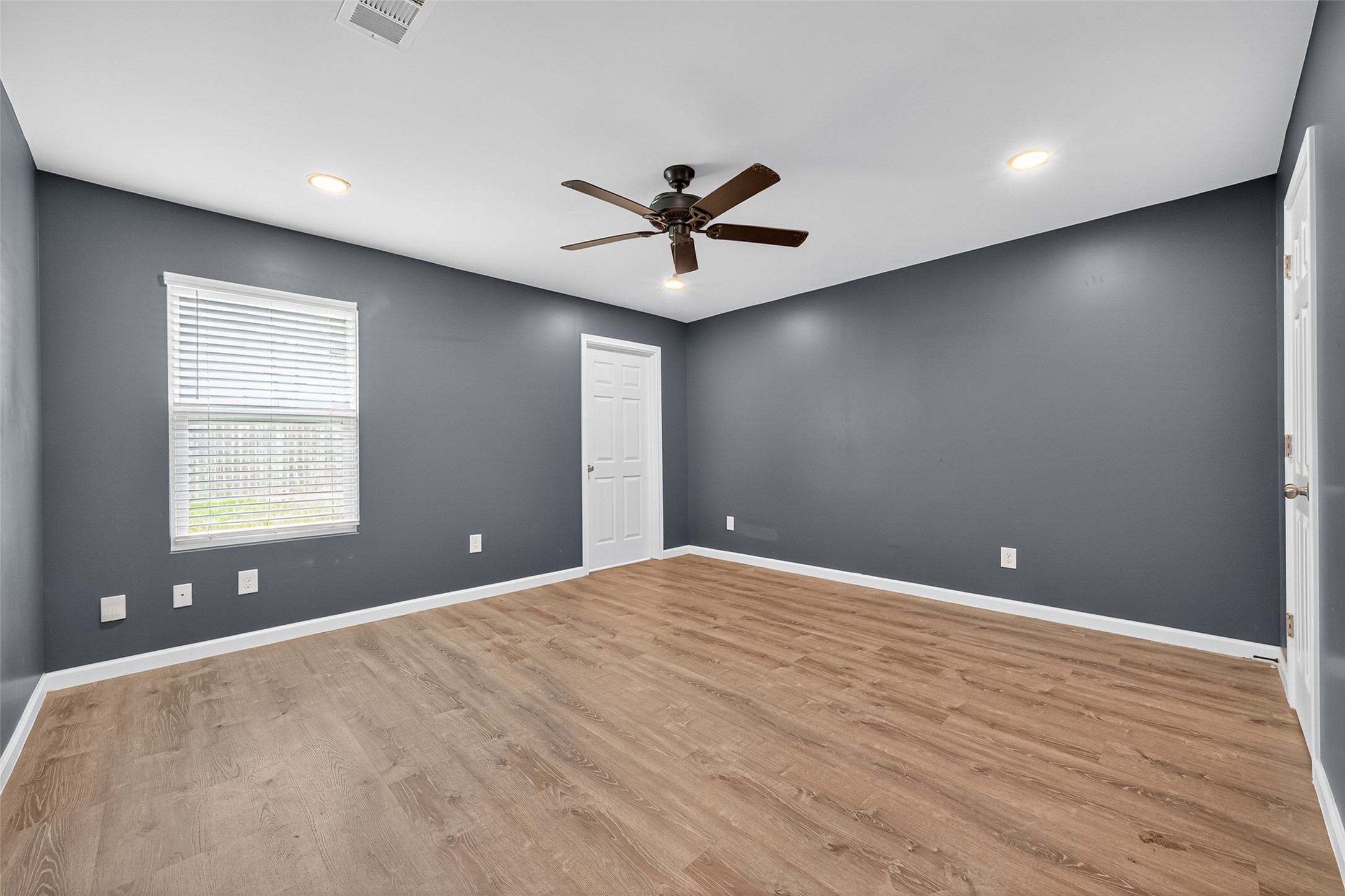 10106 Shadow Pine Drive Houston, TX 77070 - Photo 29 of 39 wooden floor in an empty room with a window