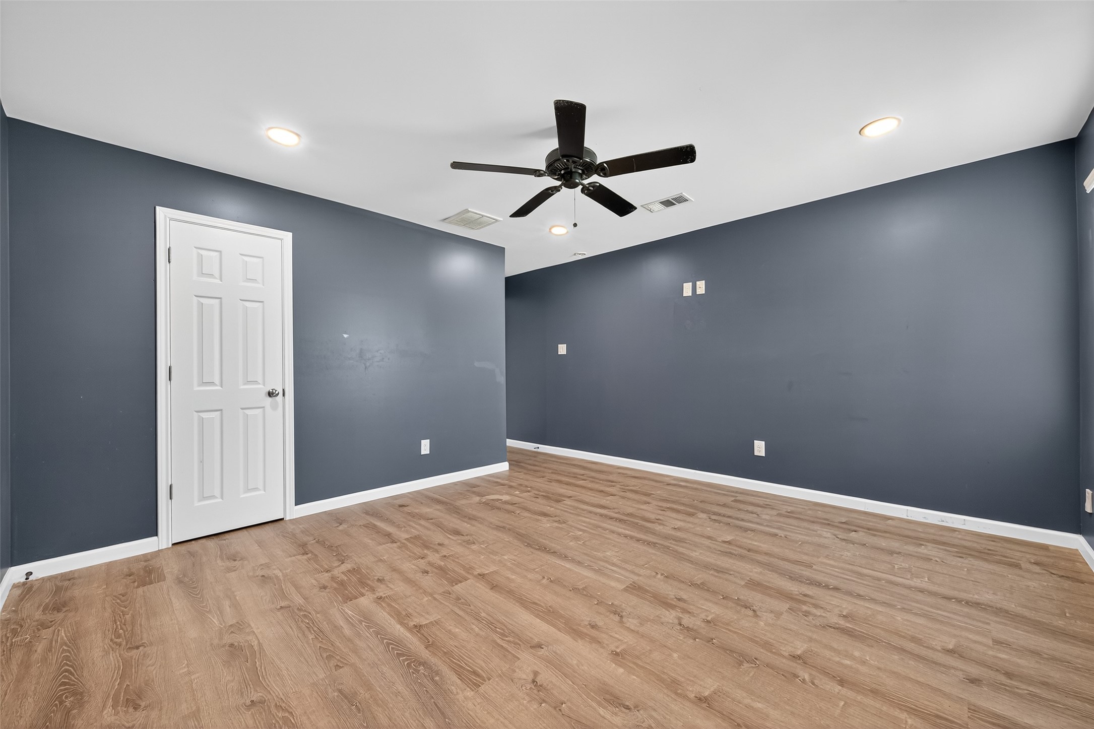 10106 Shadow Pine Drive Houston, TX 77070 - Photo 31 of 39 a view of an empty room