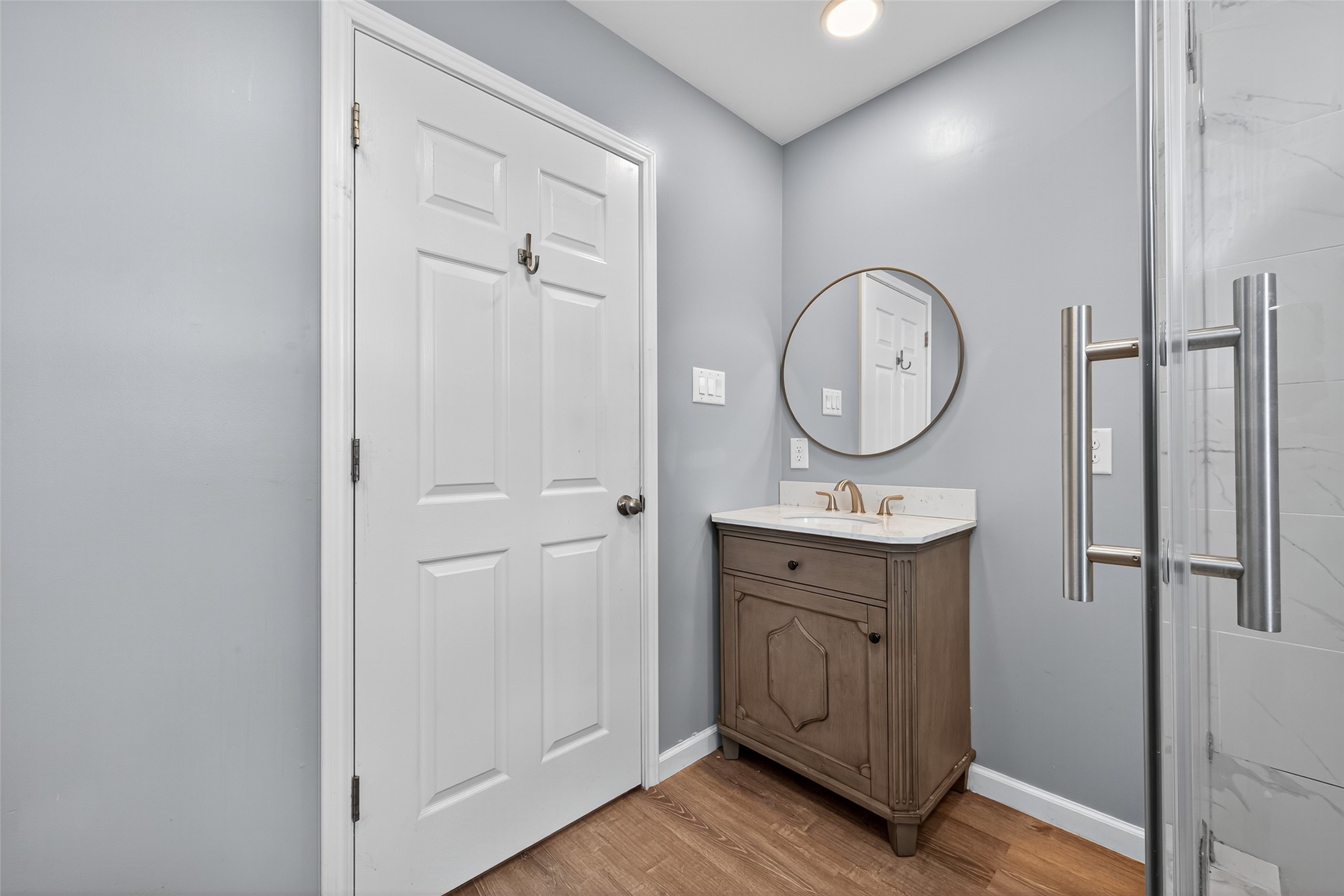 10106 Shadow Pine Drive Houston, TX 77070 - Photo 37 of 39 a view of bathroom with mirror and vanity