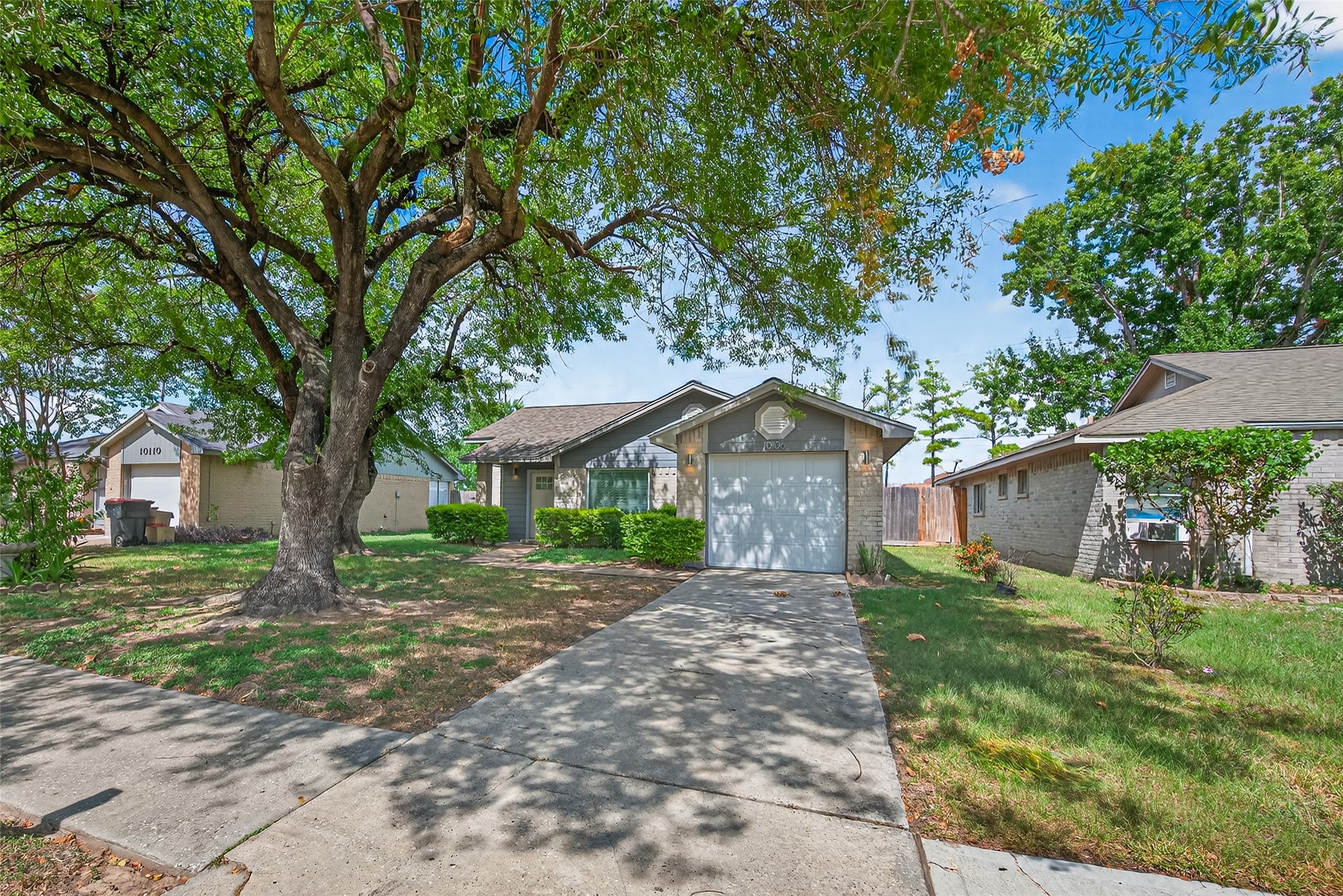 10106 Shadow Pine Drive Houston, TX 77070 - Photo 6 of 39 a front view of a house with garden