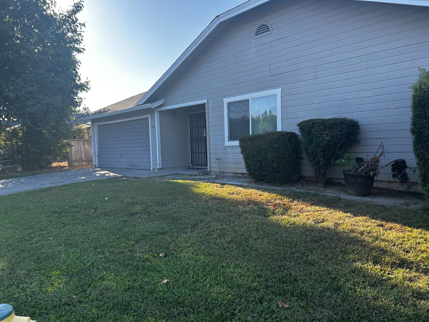 a view of a backyard of the house
