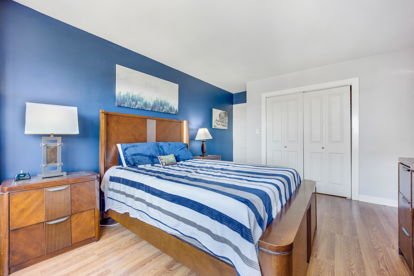 2930 North Sheridan Road, Unit 1401 Chicago, IL 60657 - Photo 13 of 23 a bedroom with a bed and a lamp on dresser