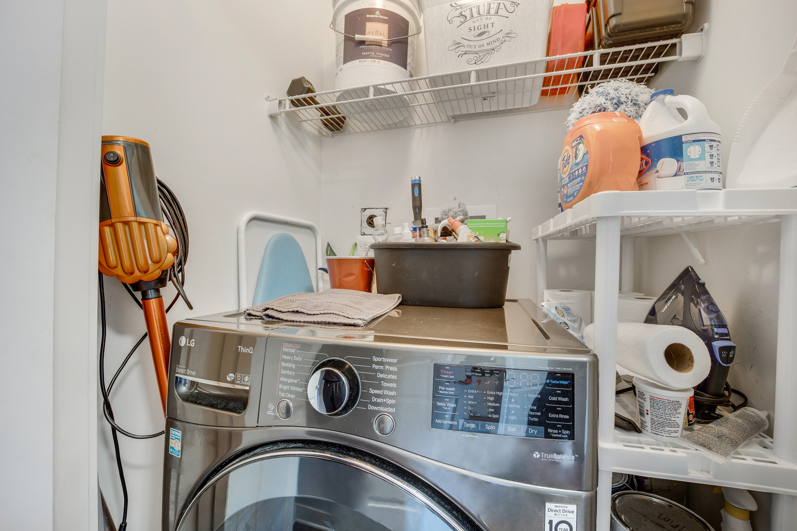2930 North Sheridan Road, Unit 1401 Chicago, IL 60657 - Photo 15 of 23 a utility room with dryer and washer