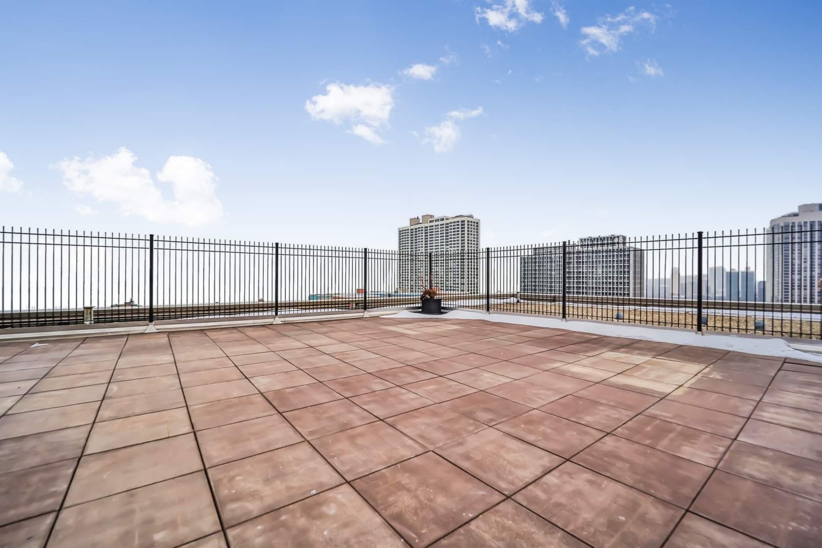 2930 North Sheridan Road, Unit 1401 Chicago, IL 60657 - Photo 22 of 23 a view of a terrace