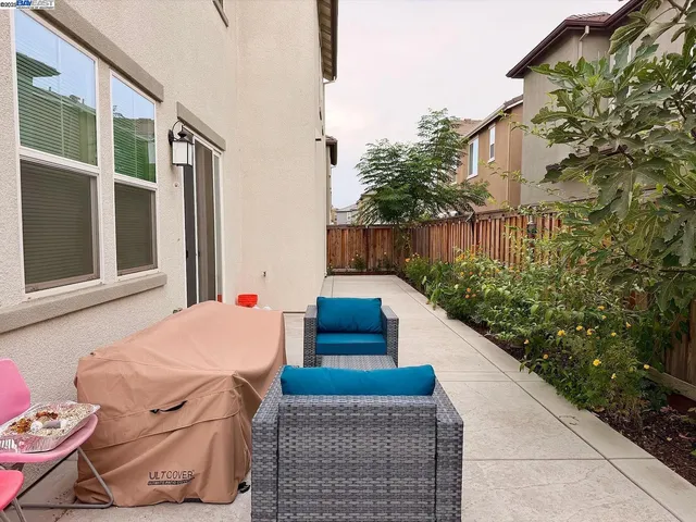 a view of a back yard of the house