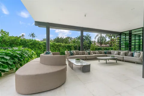 a view of a house with backyard and a tree