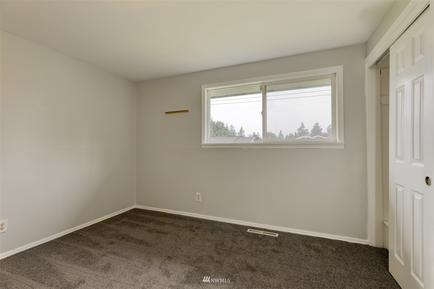 8705 Terrace Road Southwest Lakewood, WA 98498 - Photo 21 of 28 an empty room with a window