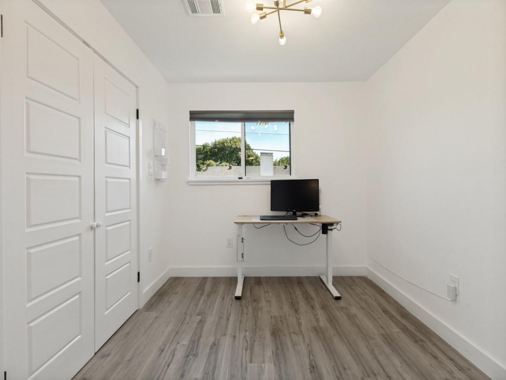 6716 Roundrock Road Dallas, TX 75248 - Photo 19 of 36