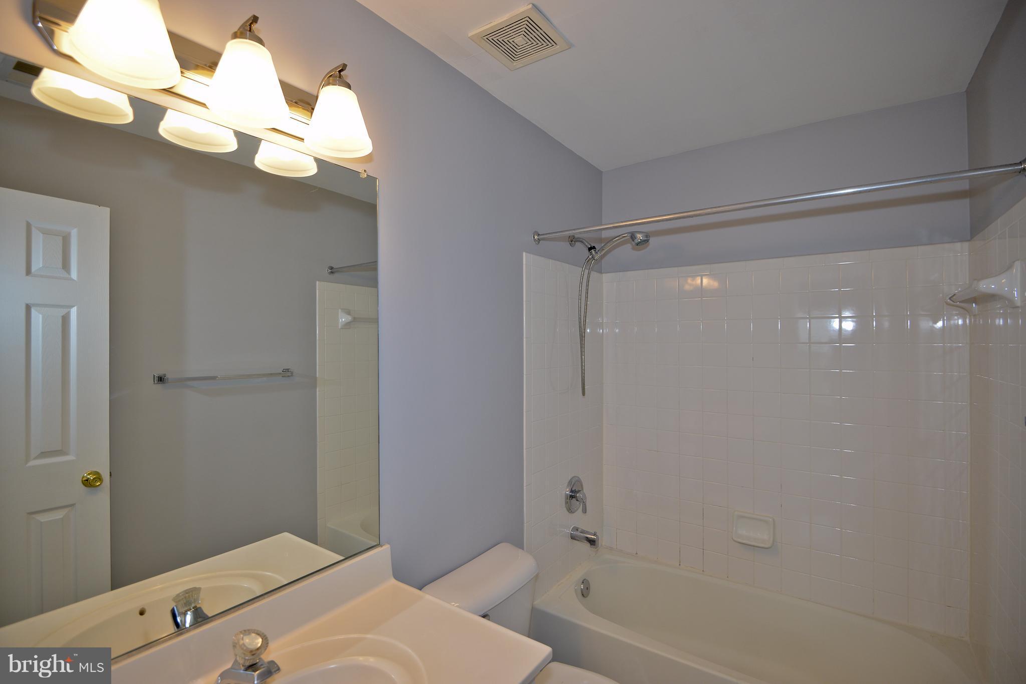 6455 McCoy Road Centreville, VA 20121 - Photo 14 of 27 Bath (Master)