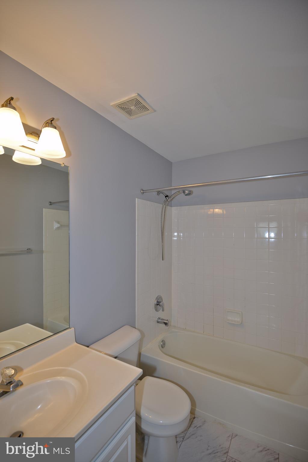 6455 McCoy Road Centreville, VA 20121 - Photo 15 of 27 Bath (Master)