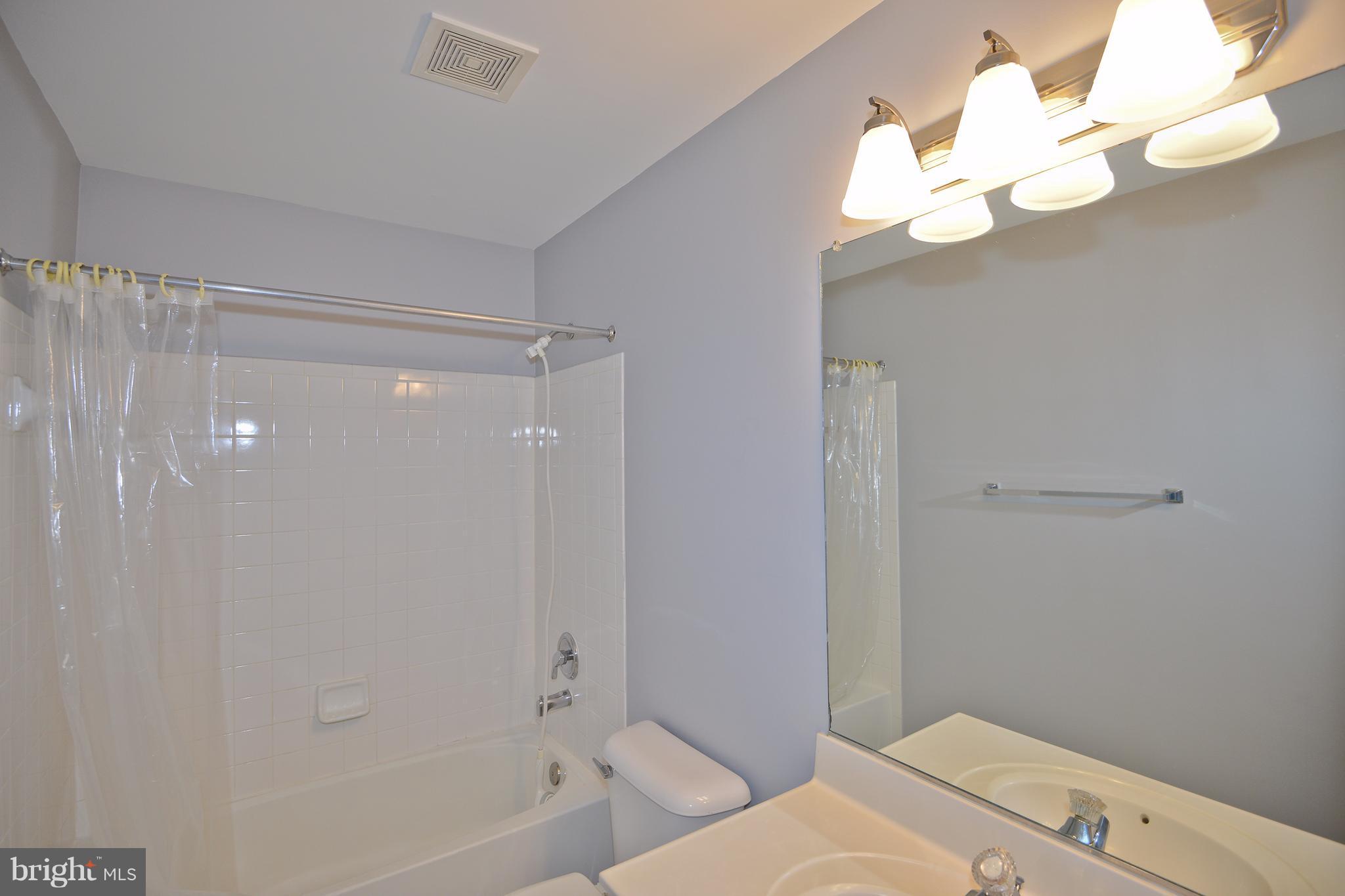 6455 McCoy Road Centreville, VA 20121 - Photo 24 of 27 Bath