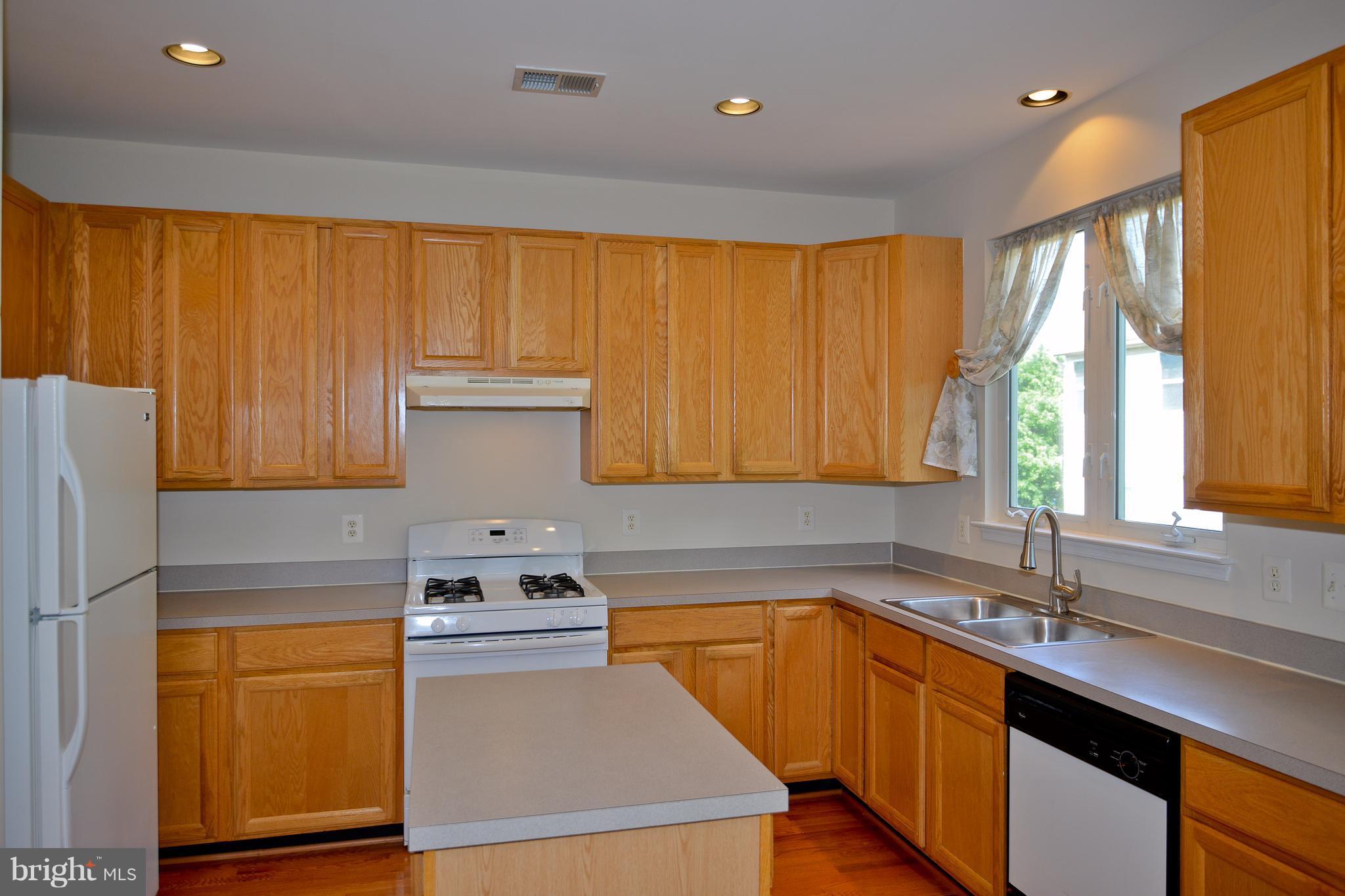 6455 McCoy Road Centreville, VA 20121 - Photo 9 of 27 Kitchen