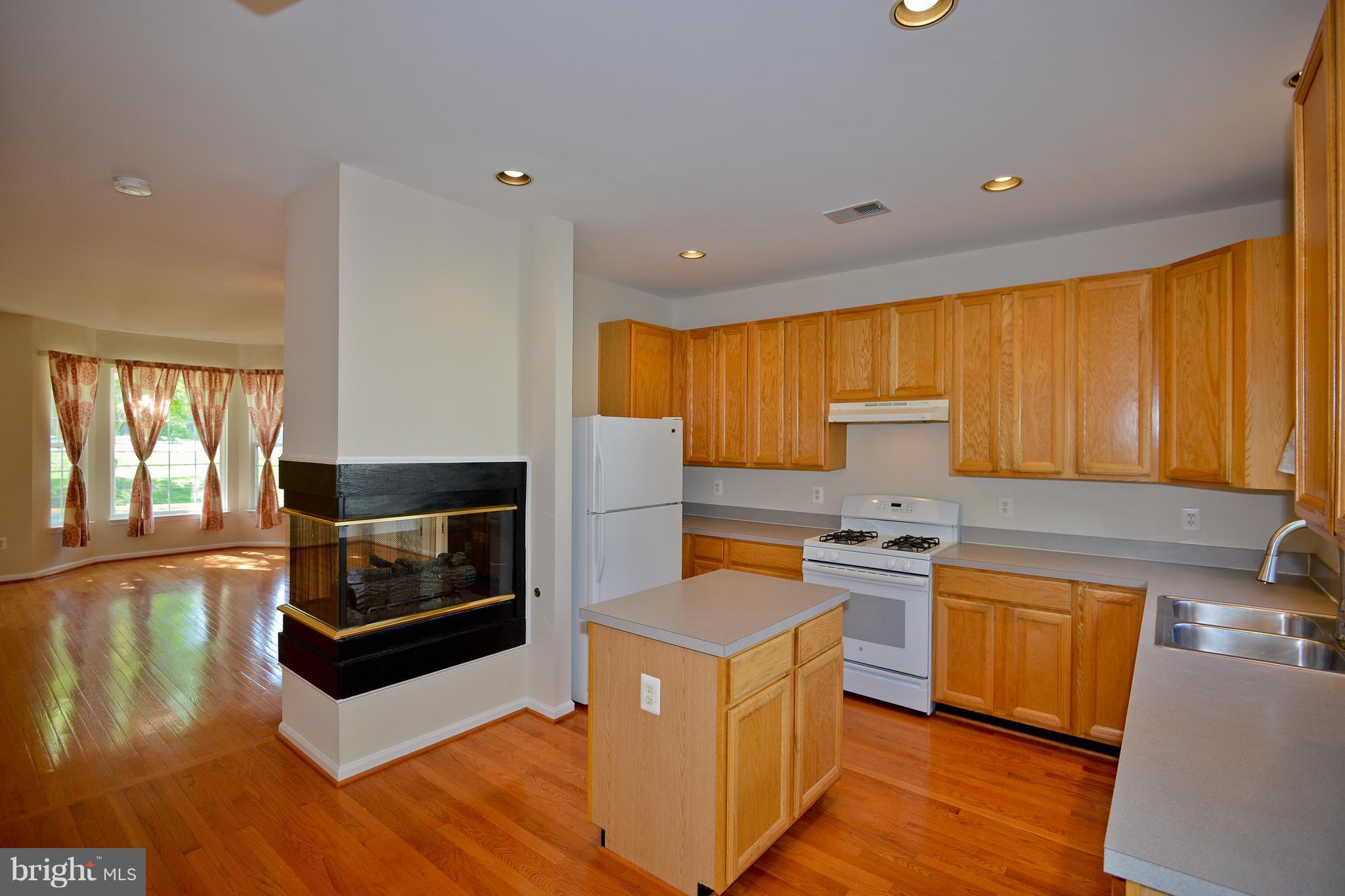 6455 McCoy Road Centreville, VA 20121 - Photo 10 of 27 Kitchen