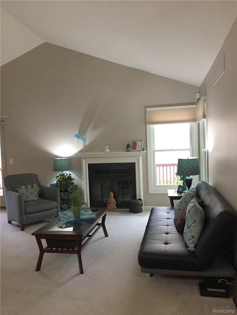 1630 Fielding Drive Rochester, MI 48307 - Photo 11 of 29 12 Great Room.JPG