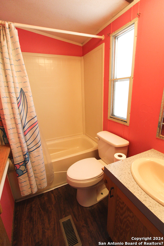 100 Hunters Lane Pipe Creek, TX 78063 - Photo 18 of 39