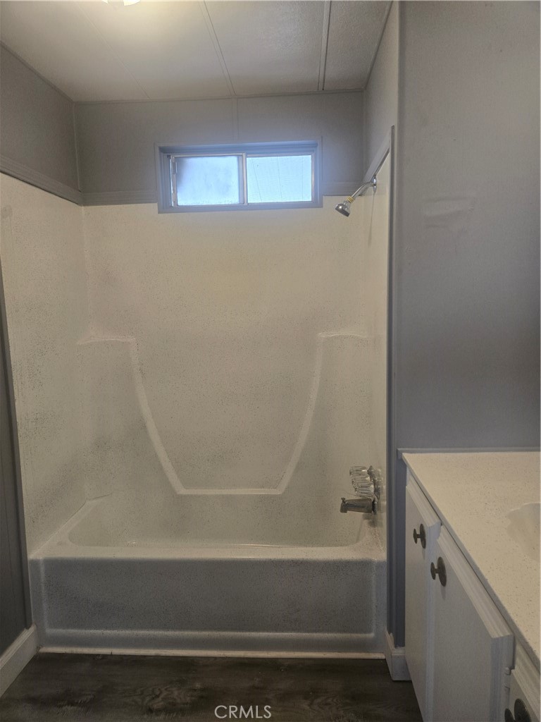1700 State, Unit 13 Hemet, CA 92543 - Photo 5 of 13 a bathroom with a bathtub and a shower