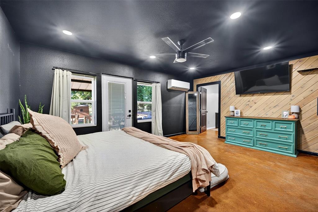 1700 Elmore Road Denison, TX 75021 - Photo 22 of 36 a bed room with a bed mirror and window