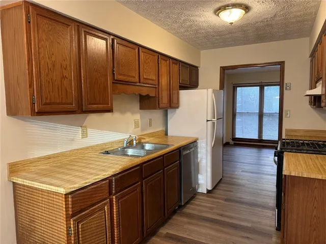 $1,595 | 1105 Booth Court Southwest, Unit 1105, Marietta, GA 30008