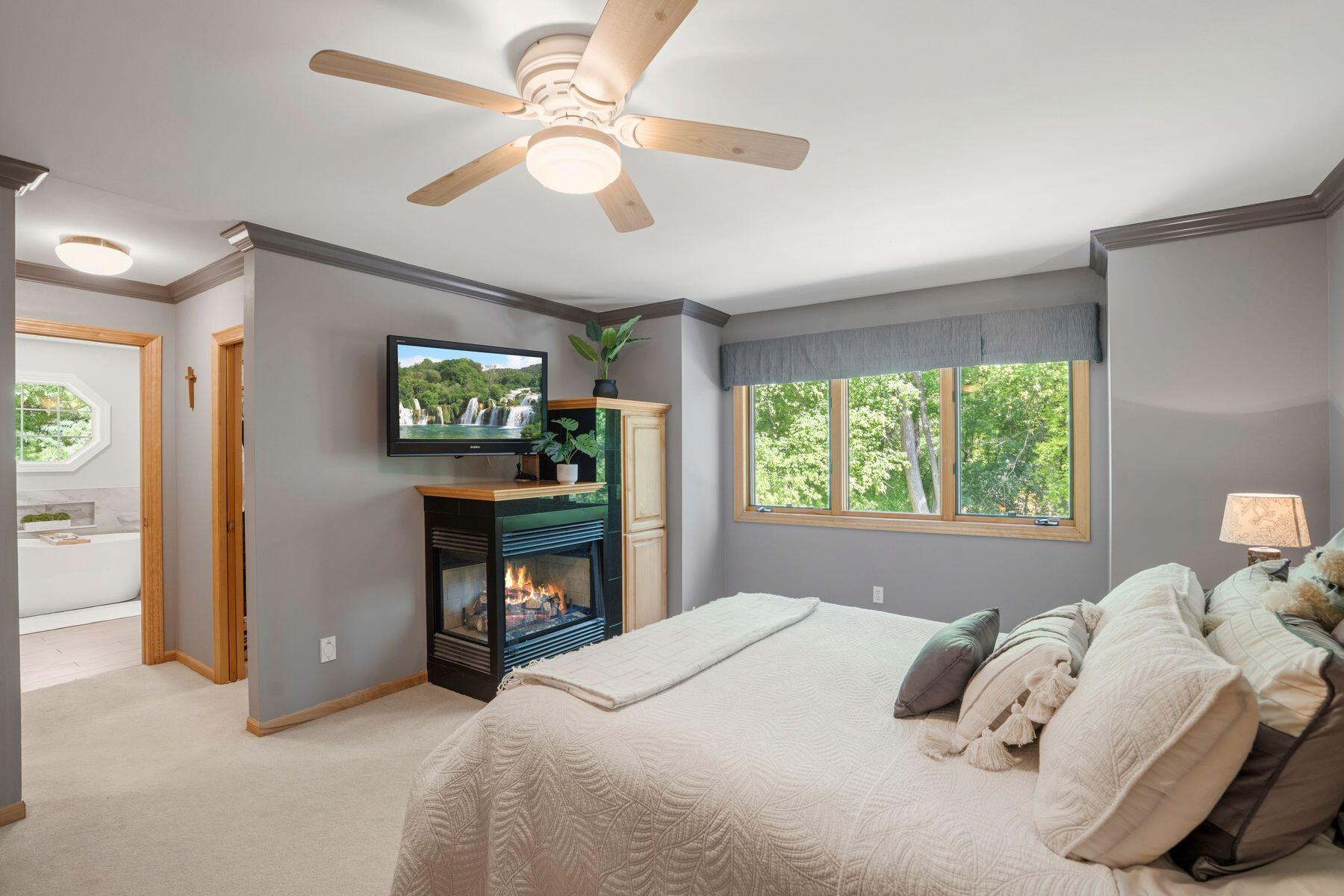 W305N2373 Maple Avenue Delafield, WI 53072 - Photo 23 of 57 Primary Suite