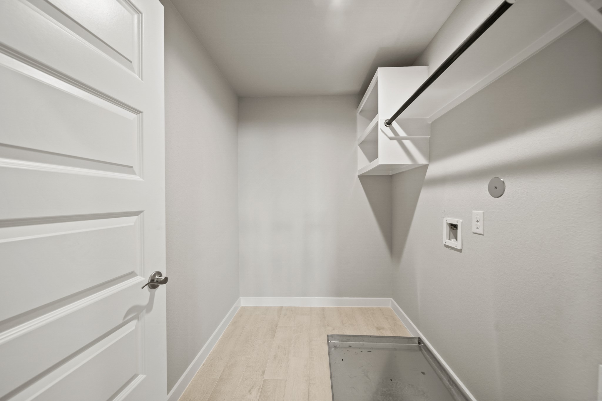 409 Inner Cove Lane Waller, TX 77484 - Photo 27 of 46 a view of walk in closet