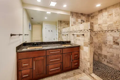 $1,150,000 | 6420 North Navajo Avenue, Chicago, IL 60646