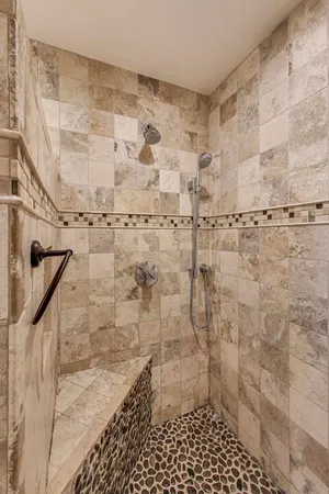 $1,150,000 | 6420 North Navajo Avenue, Chicago, IL 60646