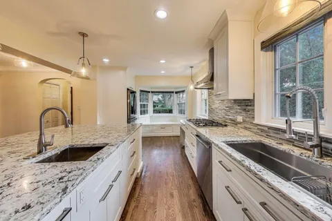 $1,150,000 | 6420 North Navajo Avenue, Chicago, IL 60646