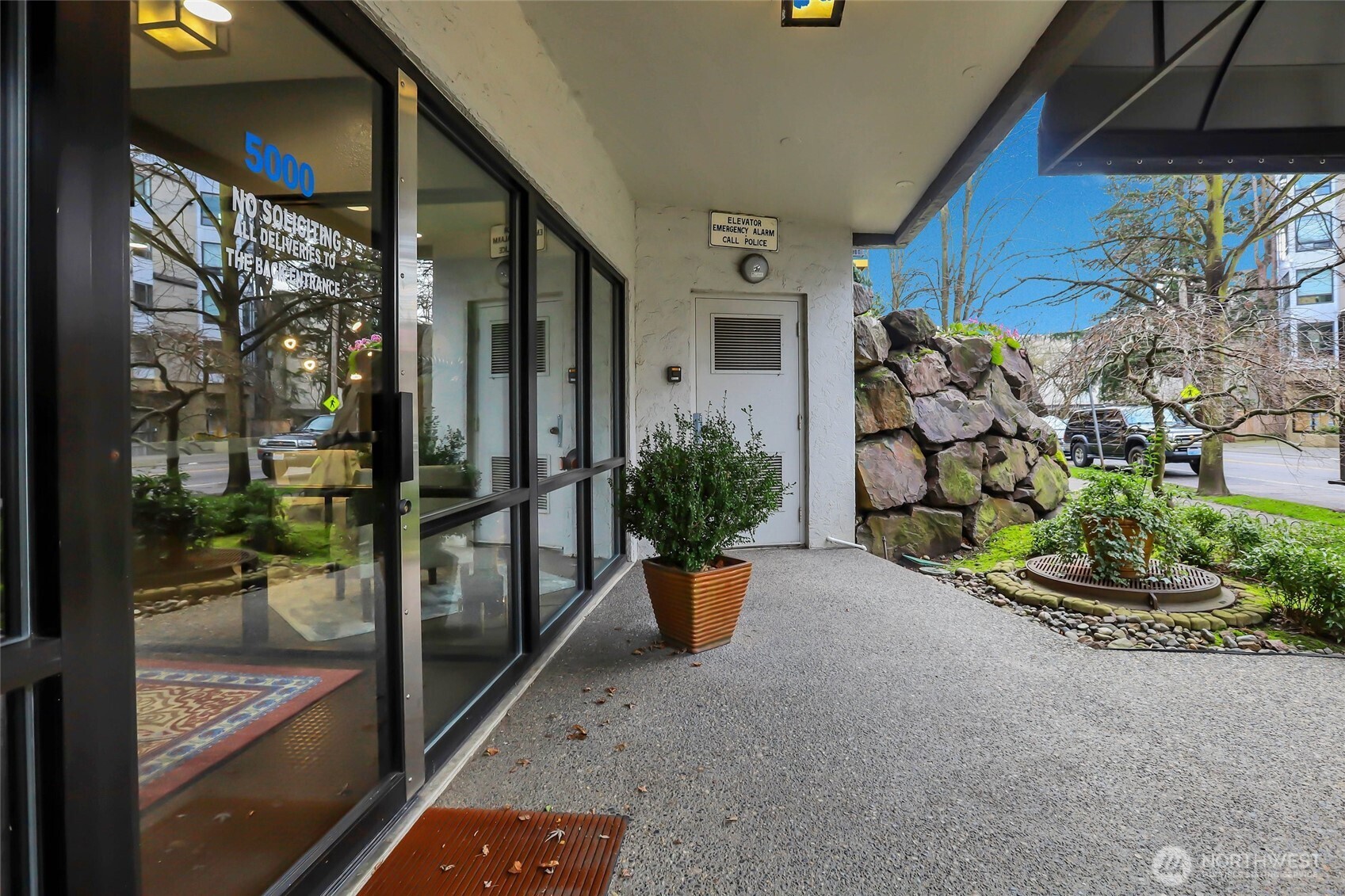 5000 California Avenue Southwest, Unit 406 Seattle, WA 98136 - Photo 2 of 23