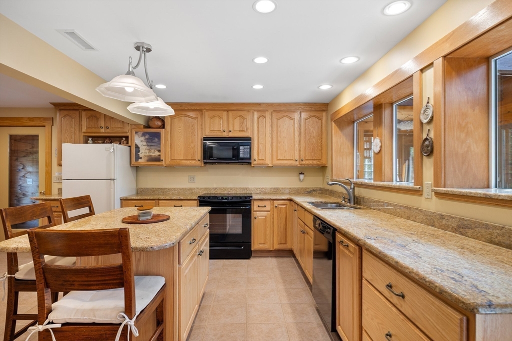 23 Shore Road North Brookfield, MA 01535 - Photo 11 of 42