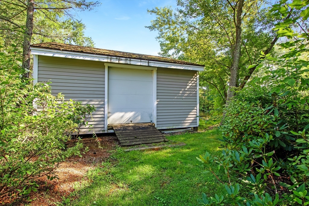 23 Shore Road North Brookfield, MA 01535 - Photo 8 of 42