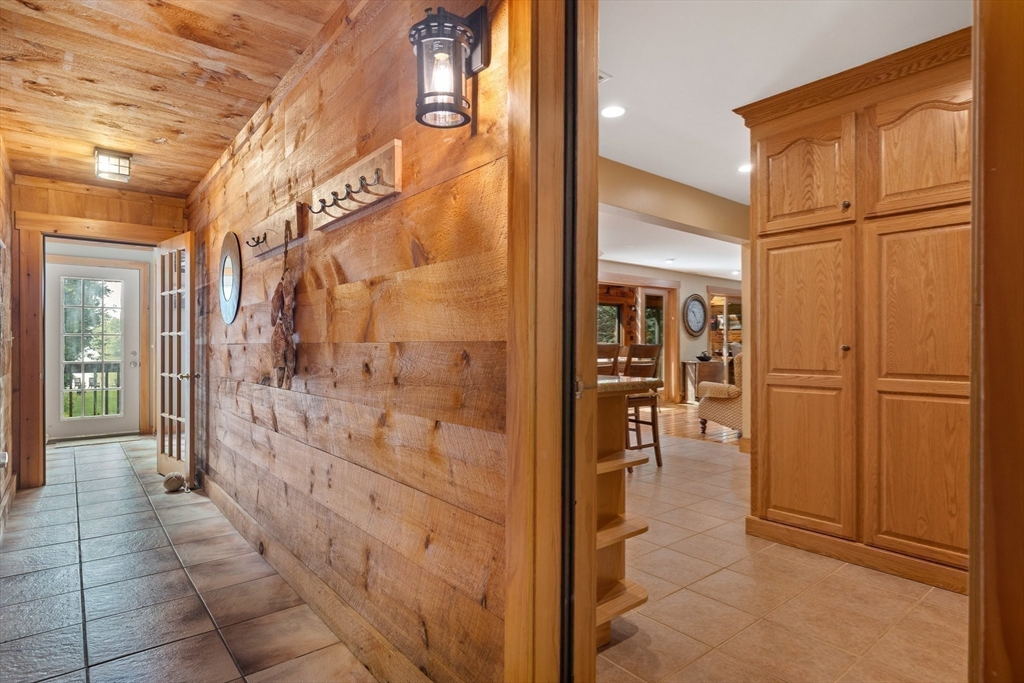 23 Shore Road North Brookfield, MA 01535 - Photo 9 of 42