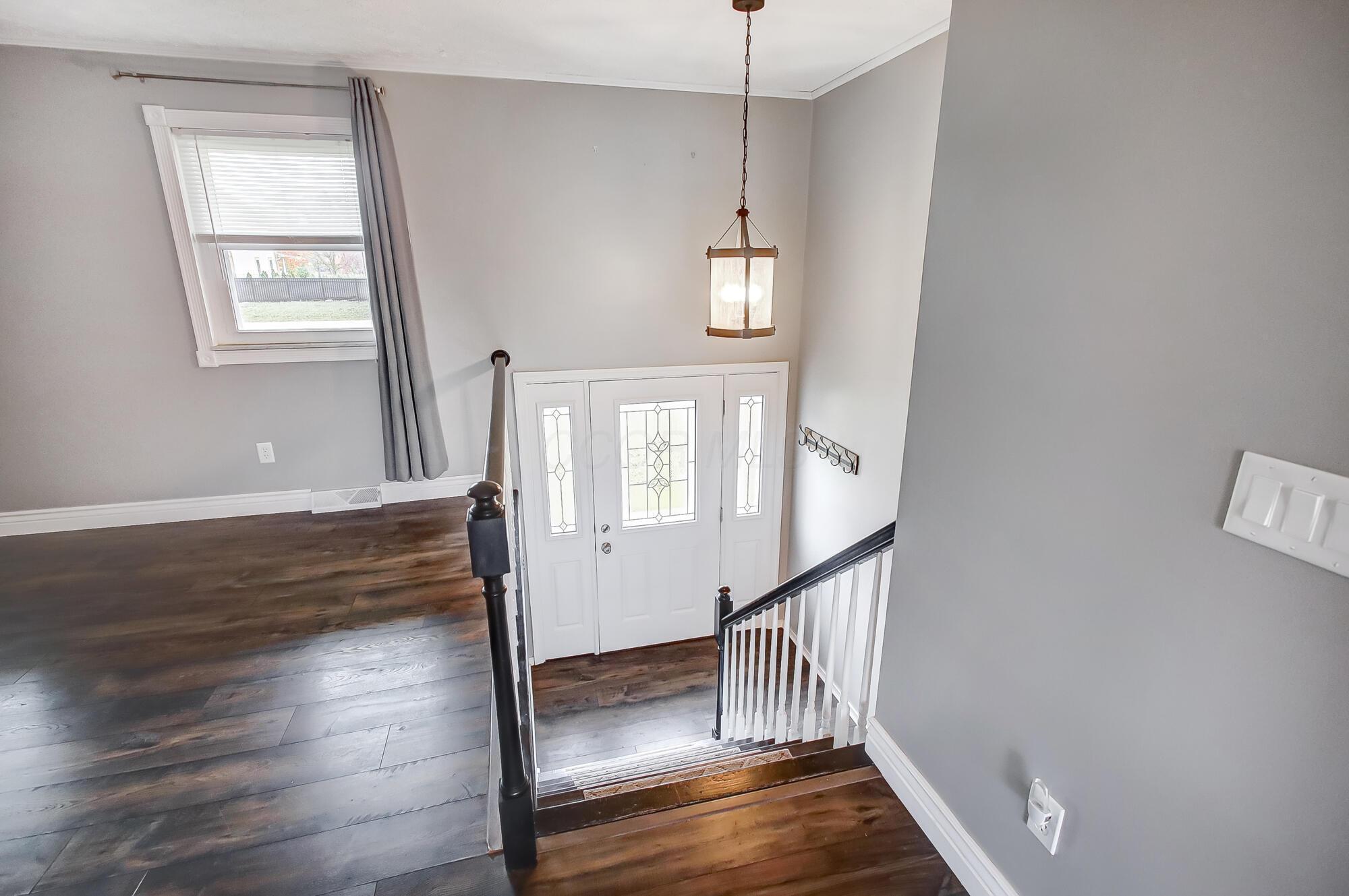 834 Doherty Road Columbus, OH 43228 - Photo 5 of 55 Beautiful entry