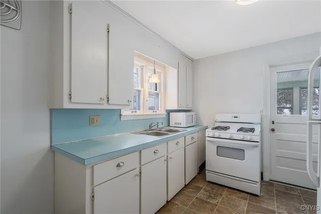 $179,900 | 703 Schuyler Street, Syracuse, NY 13204