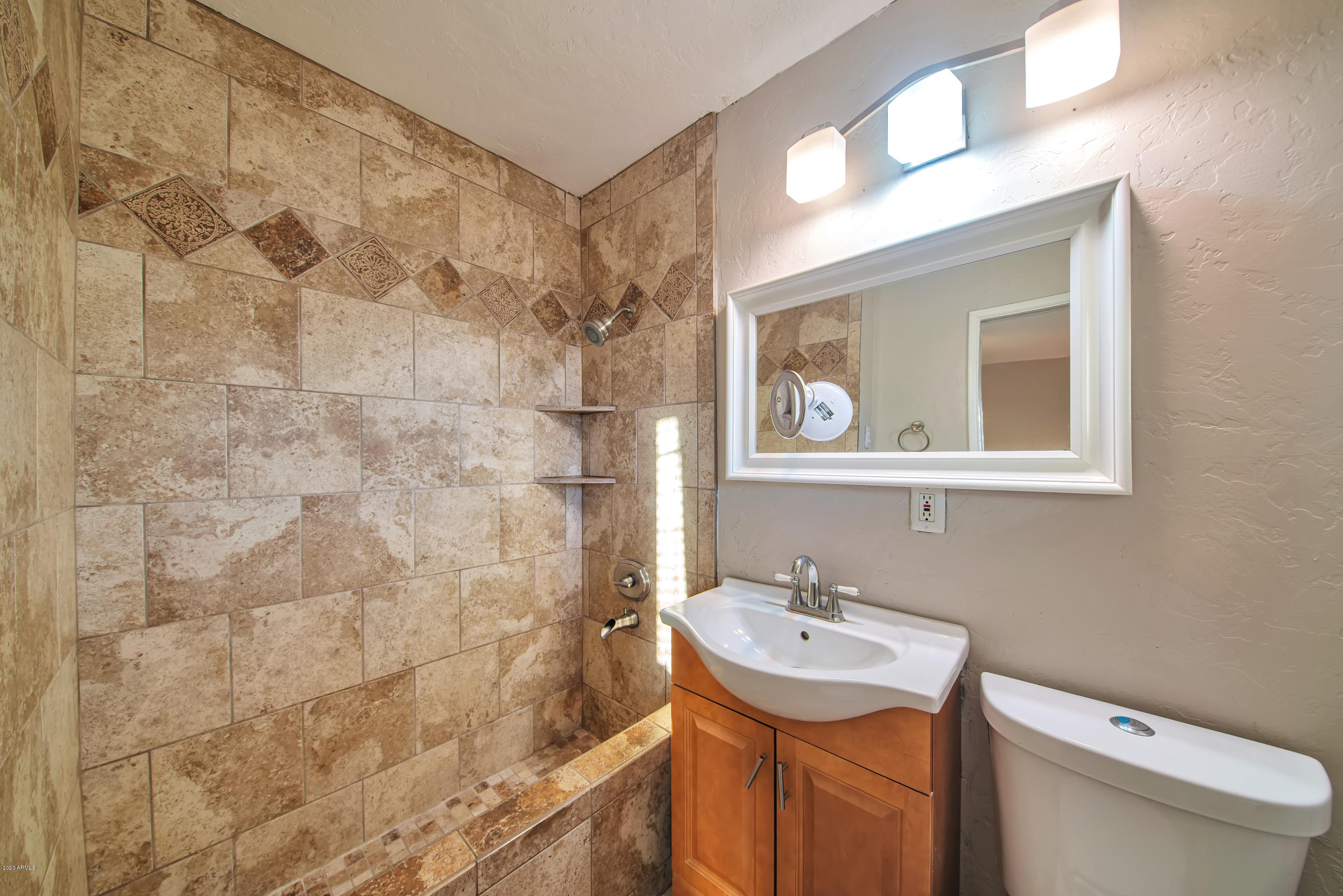 3014 East Wethersfield Road Phoenix, AZ 85032 - Photo 11 of 22 Master Bath