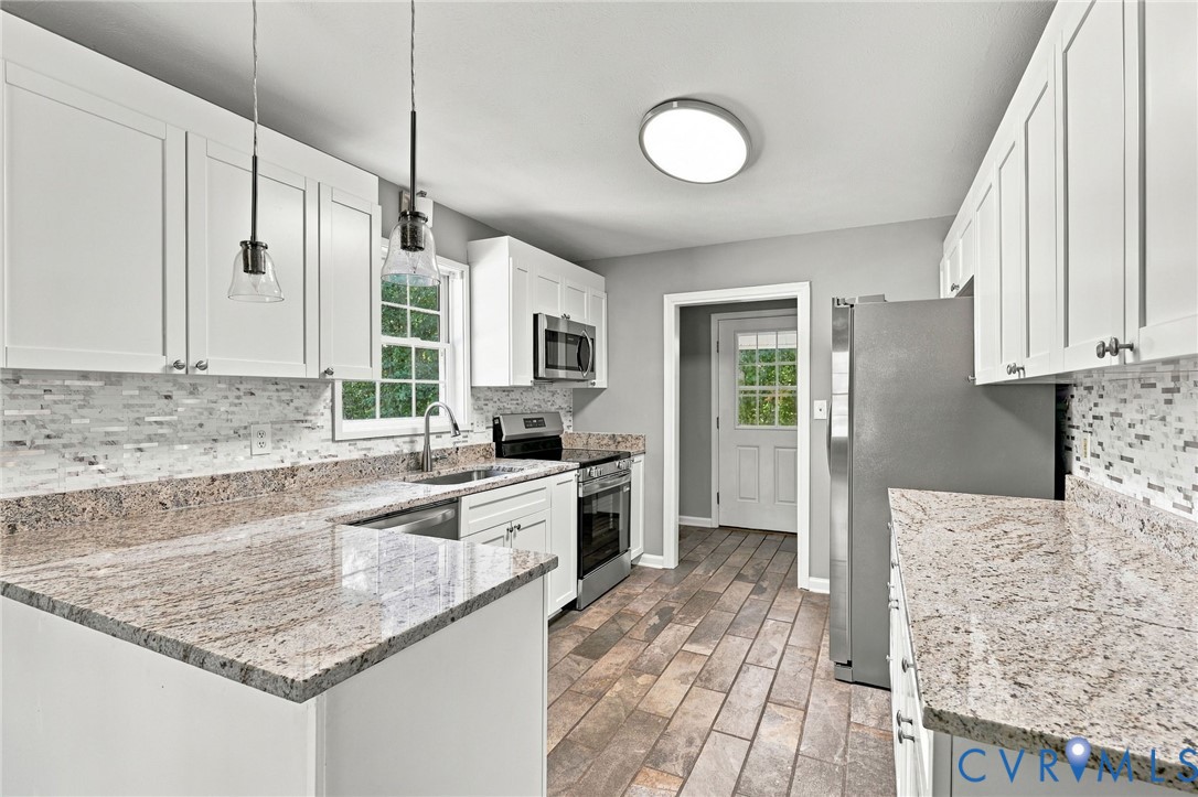 1626 Oak Ridge Road Appomattox, VA 24522 - Photo 13 of 30 White shaker cabinetry, stainless steel appliances