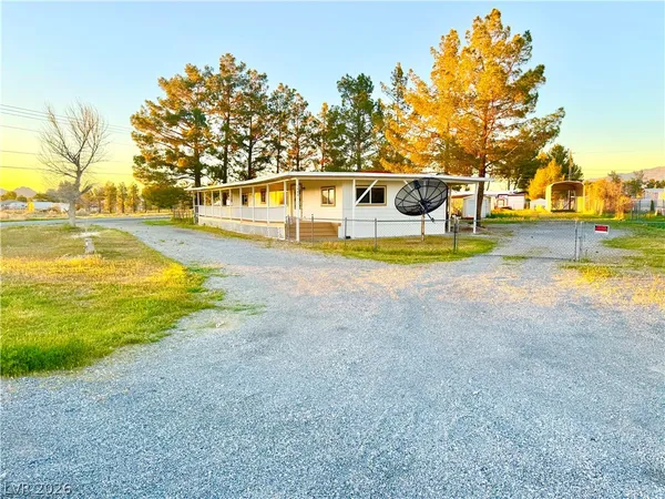 $1,600 | 1480 West Irons Street, Pahrump, NV 89048