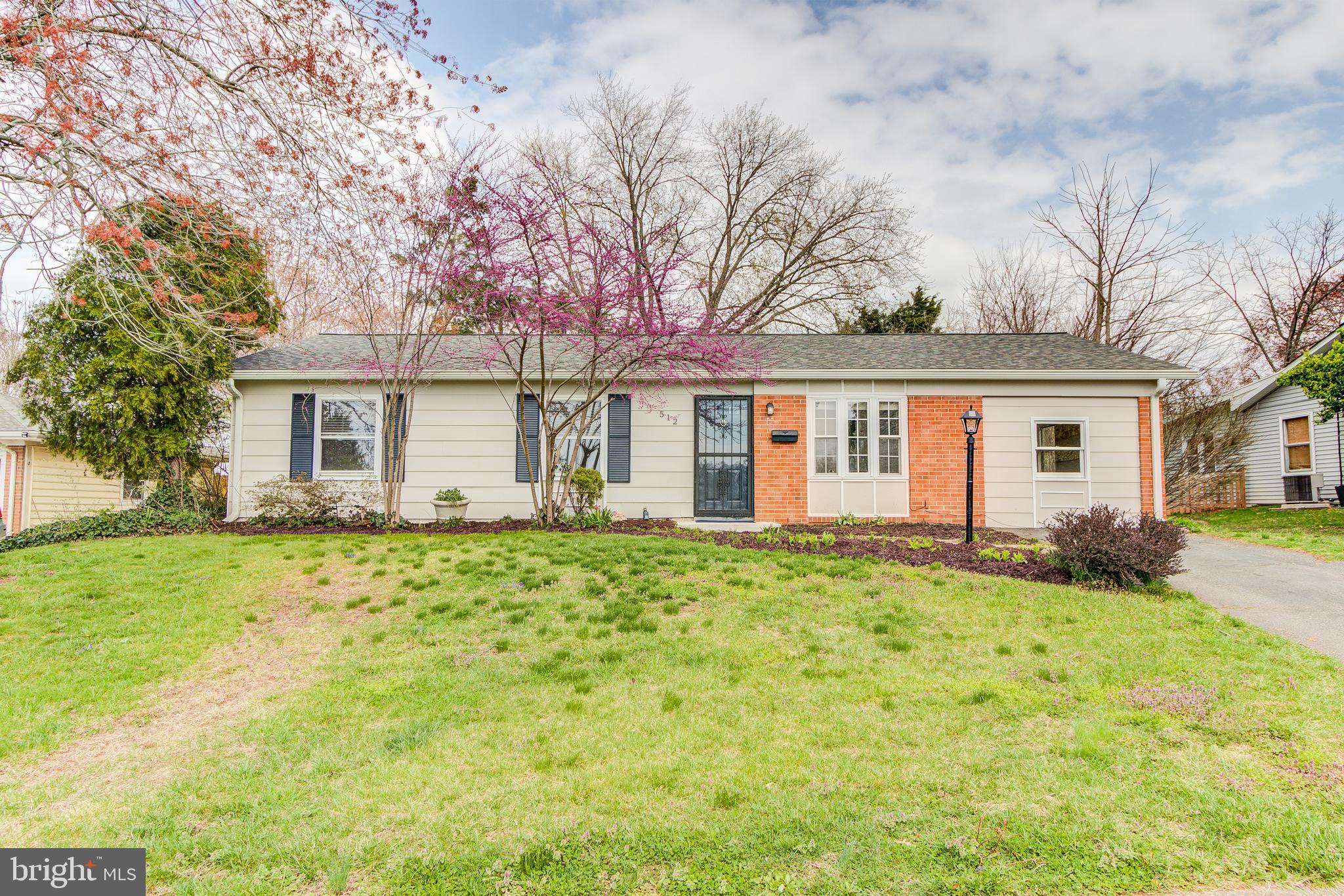 512 West Nettle Tree Road Sterling, VA 20164 - Photo 1 of 31 Gallery Image 1