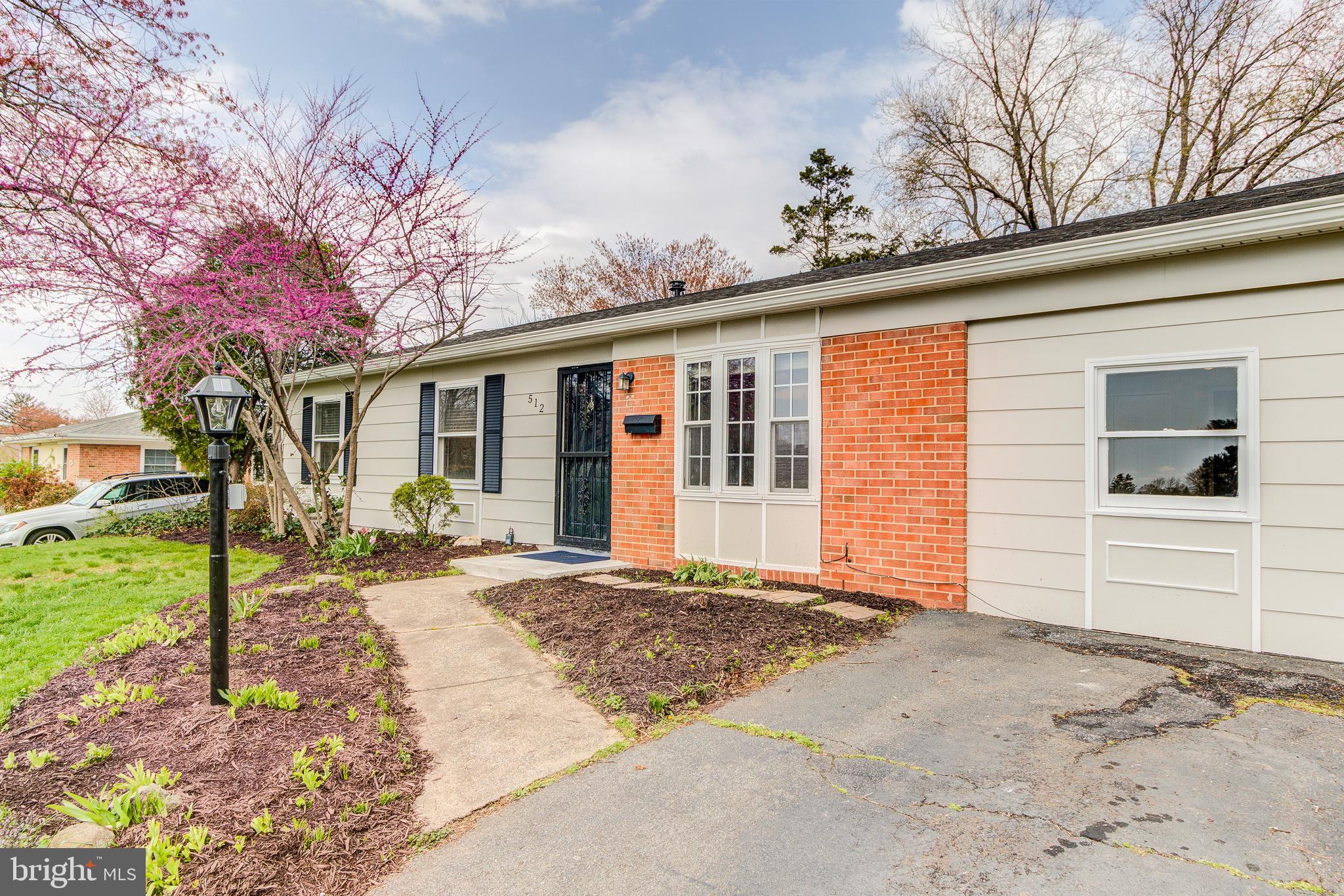512 West Nettle Tree Road Sterling, VA 20164 - Photo 2 of 31 Gallery Image 2
