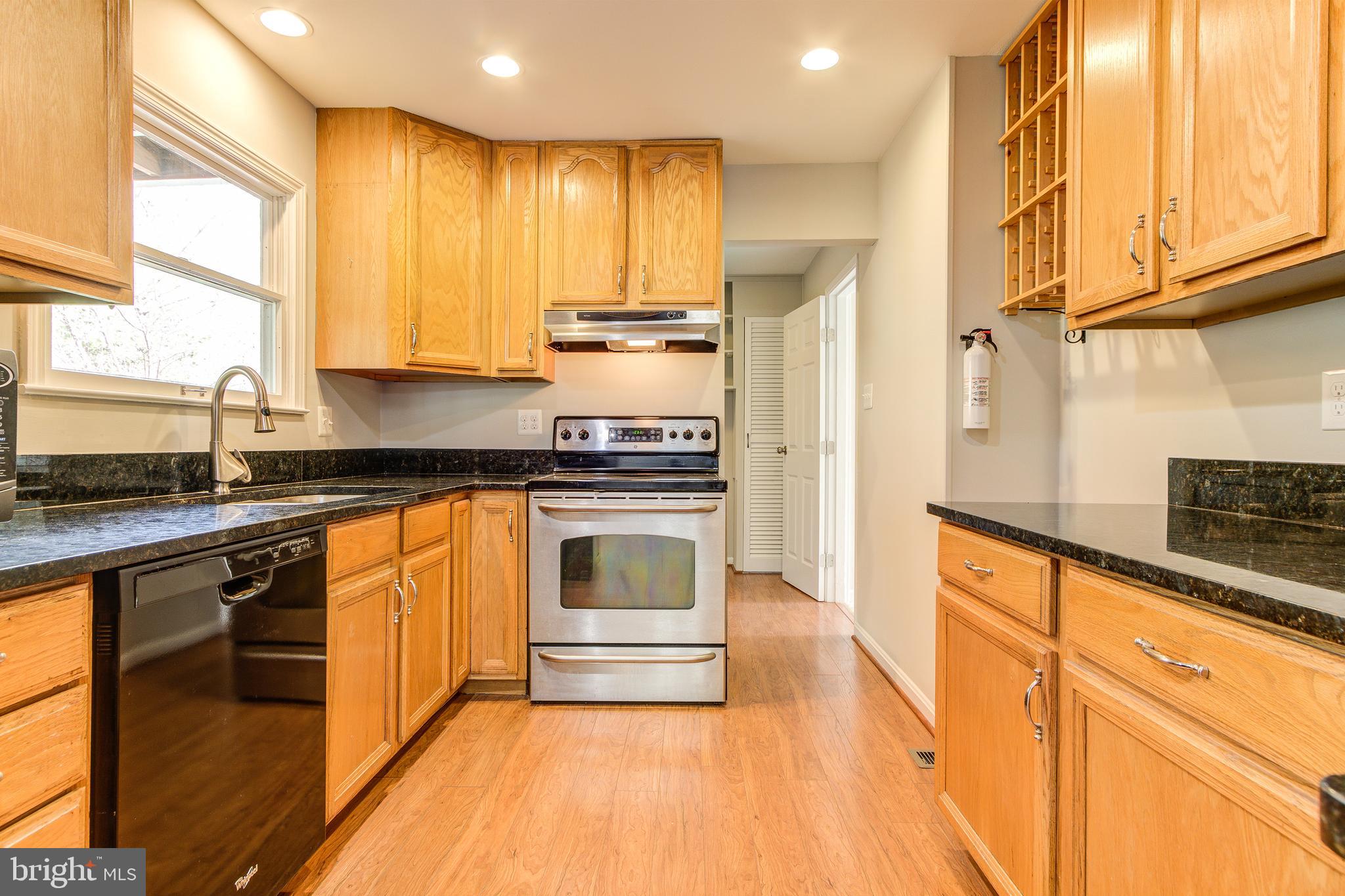512 West Nettle Tree Road Sterling, VA 20164 - Photo 11 of 31 Gallery Image 11
