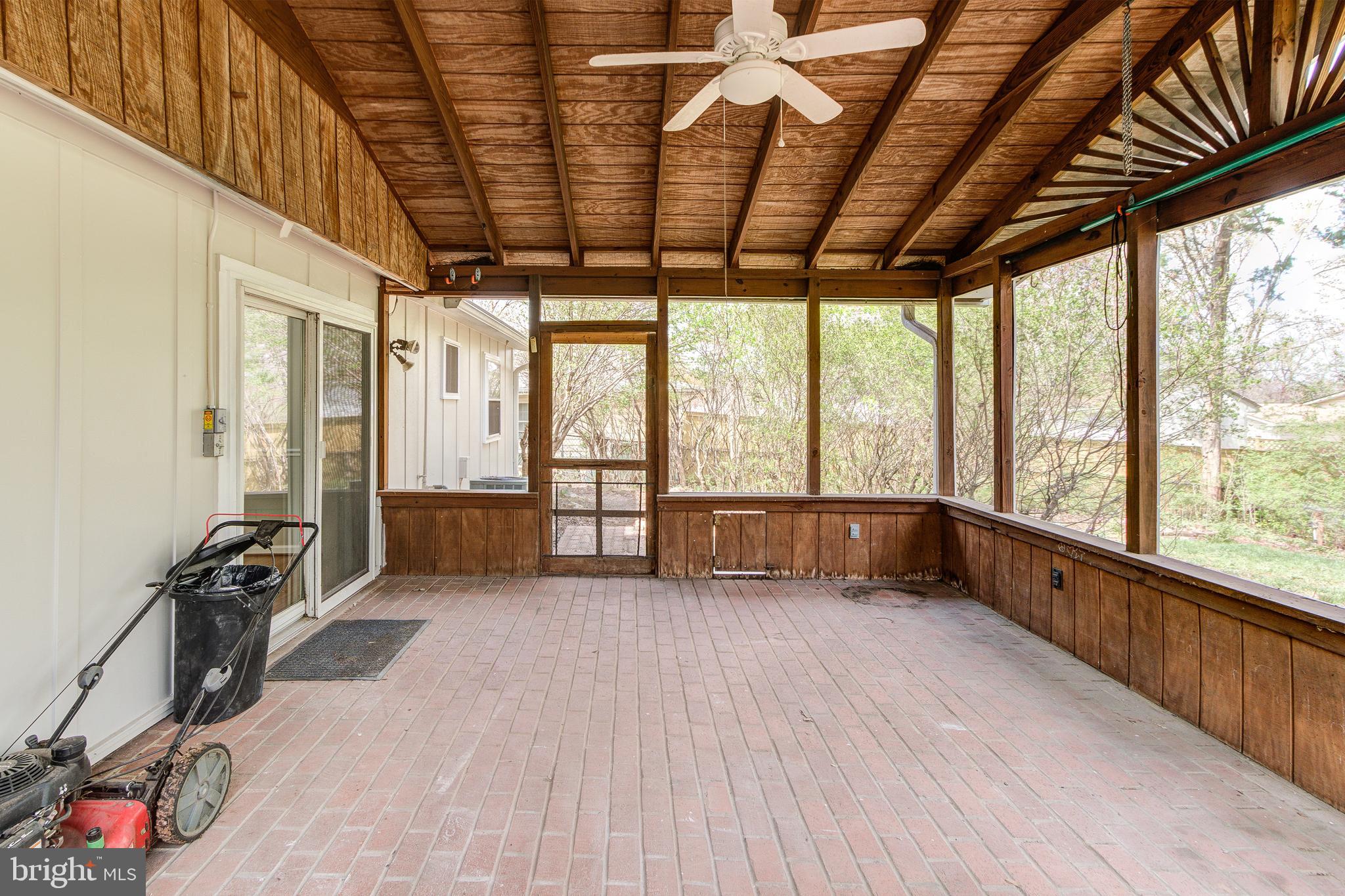 512 West Nettle Tree Road Sterling, VA 20164 - Photo 25 of 31 Gallery Image 25