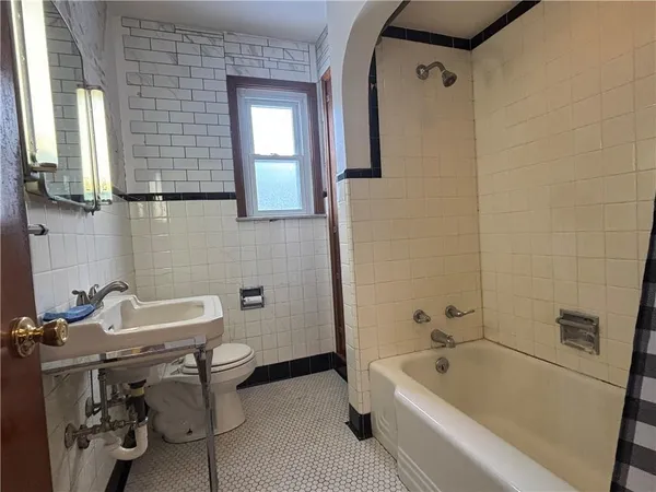 $184,900 | 205 Broadway Street, West Newton, PA 15089