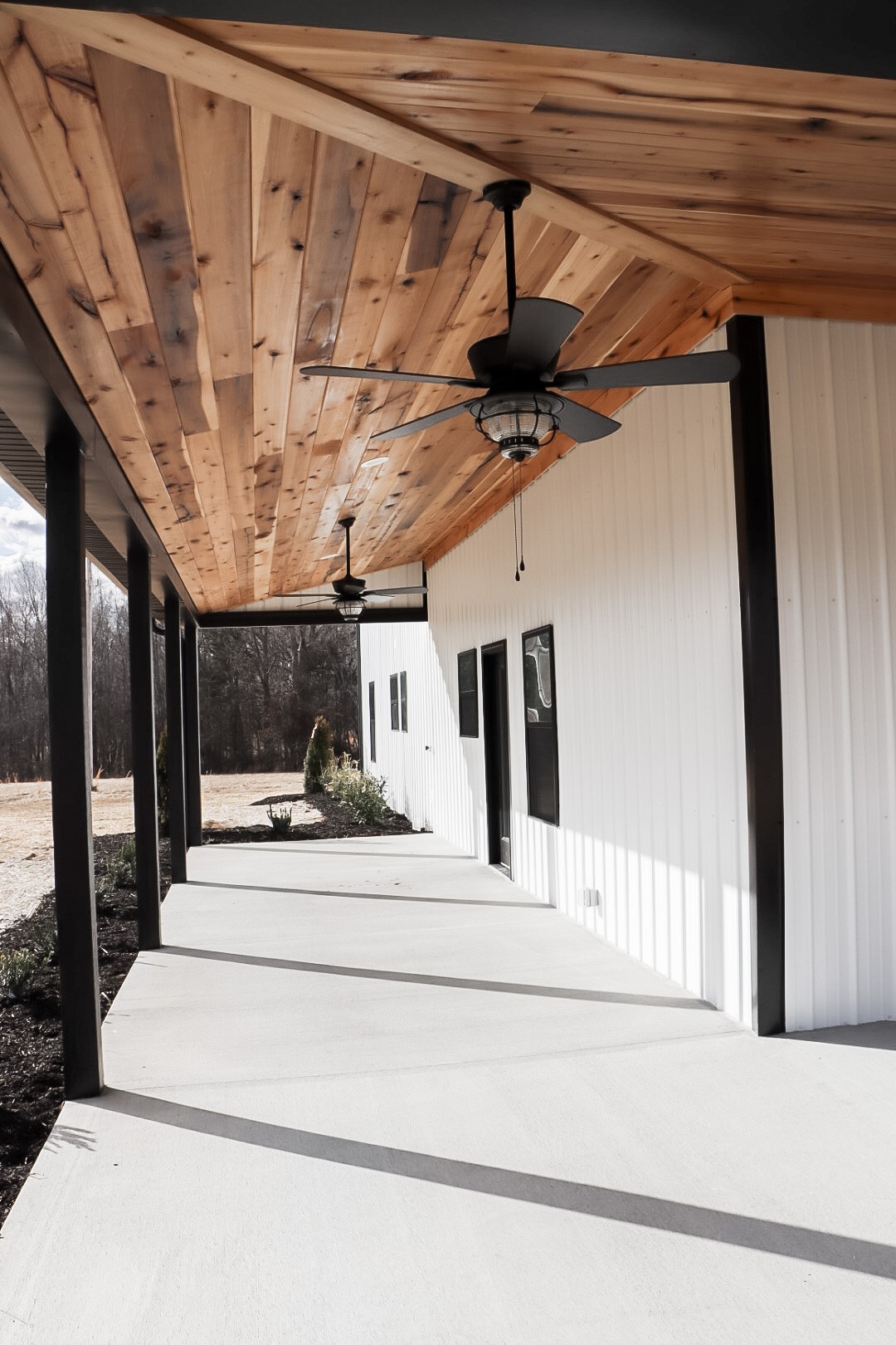 4184 Oregon Road Springfield, TN 37172 - Photo 12 of 33 a view of a hallway with seating space